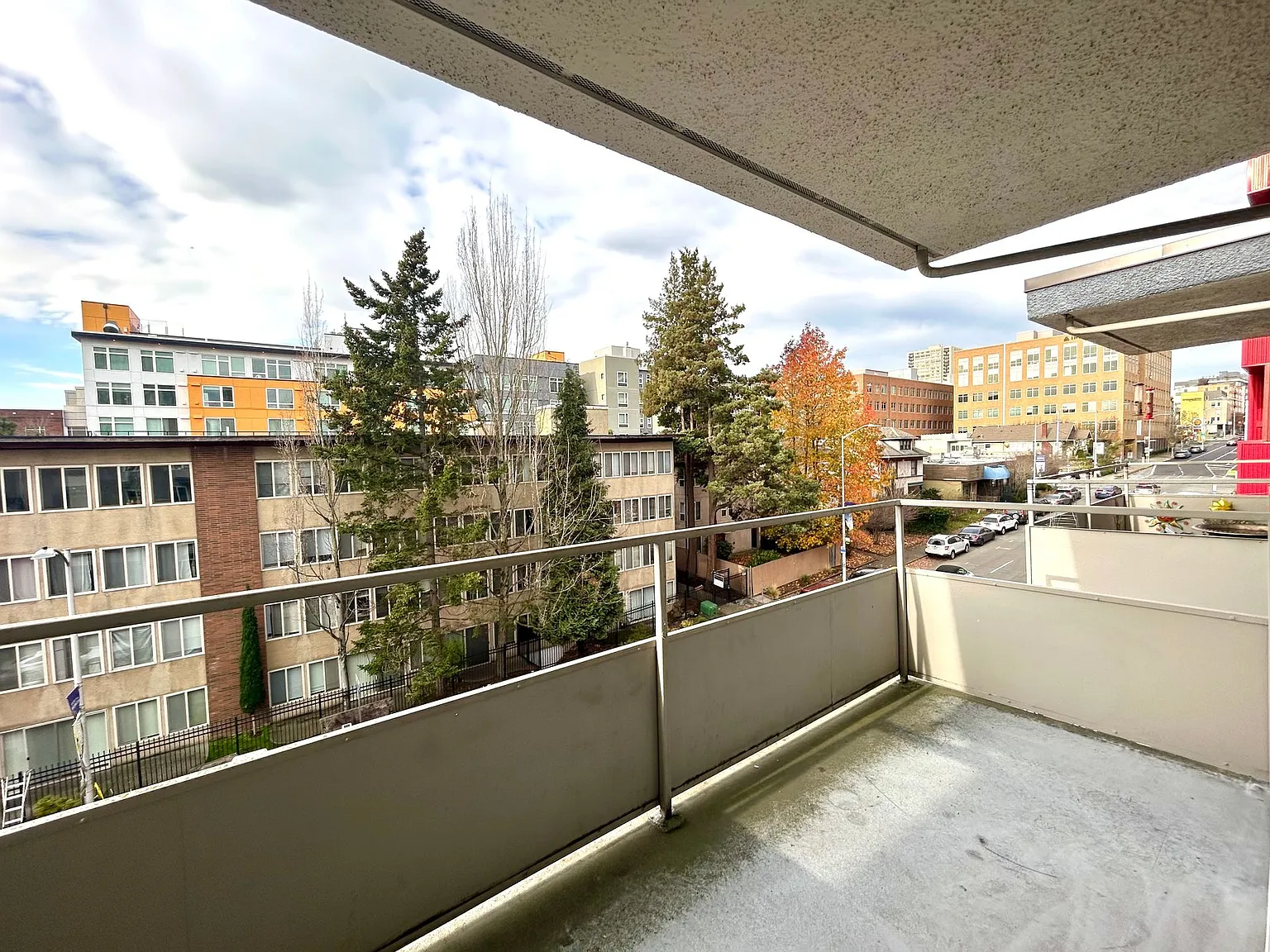 Escolier Apartments — Photo 4