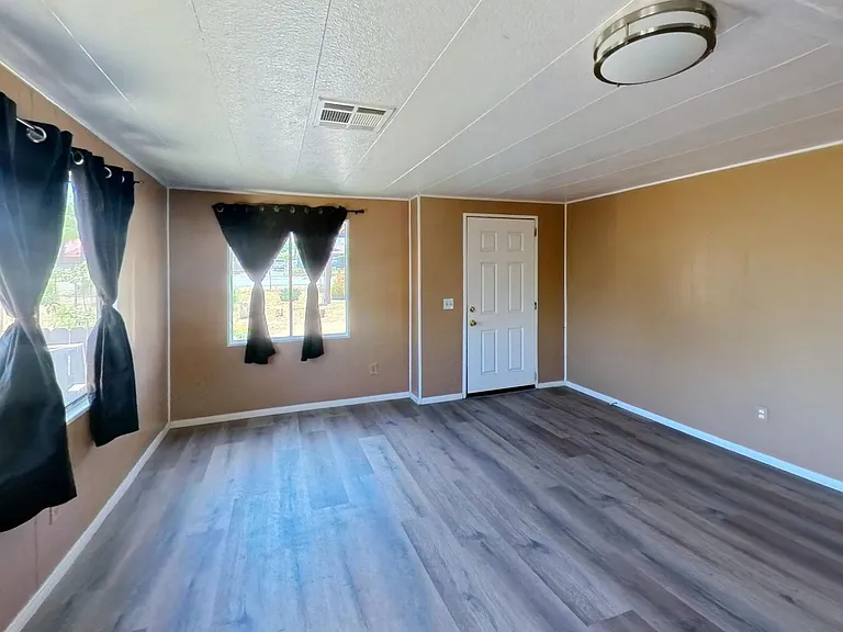30100 Lakeview Ave — Photo 10