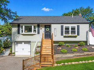 19 Hawthorne Rd, Rocky Point, NY 11778