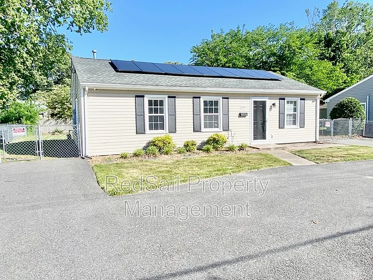 109 Peachtree Ln — Photo 3