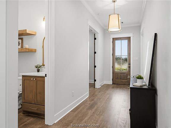 4th image of 3273 Rose Hill Ln