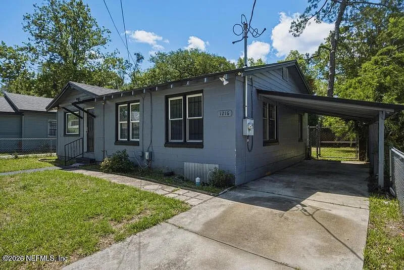 3 bed, 1.0 bath, 1005 sqft, $1,175 — Photo 2