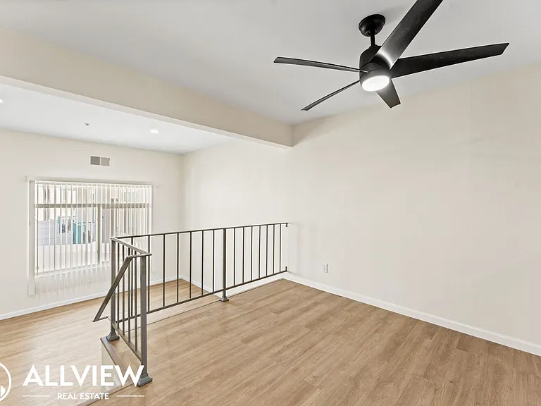 2418 Huntington Street — Photo 8
