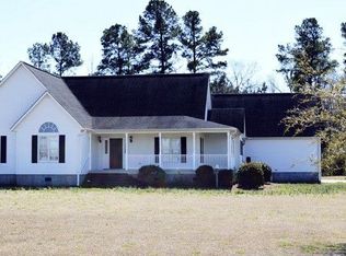 250 Harvest Ln, Burgaw, NC 28425