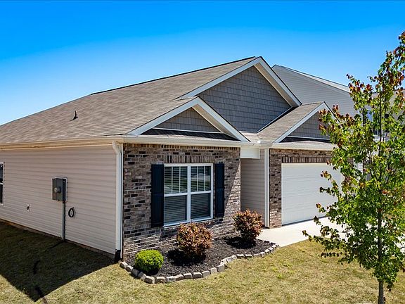 3rd image of 525 Ashwood Way