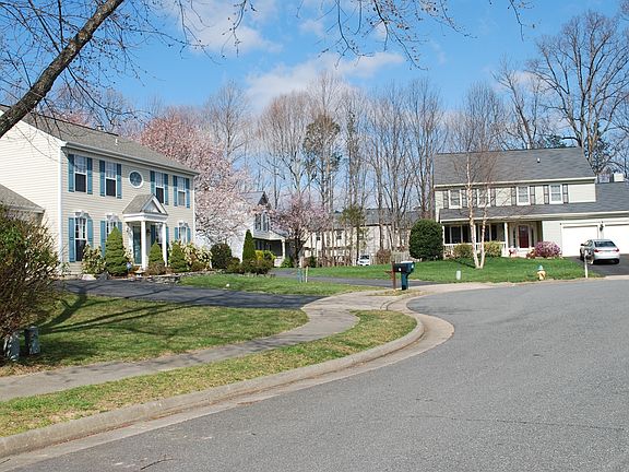 2nd image of 7 Hawthorne Ct