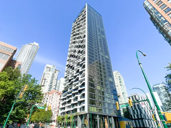 889 Pacific St #1103, Vancouver, BC V6Z 2P5