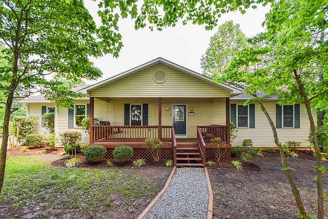 1080 Hunters Spur Rd Moneta VA-small-003