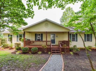 1080 Hunters Spur Dr, Moneta, VA 24121