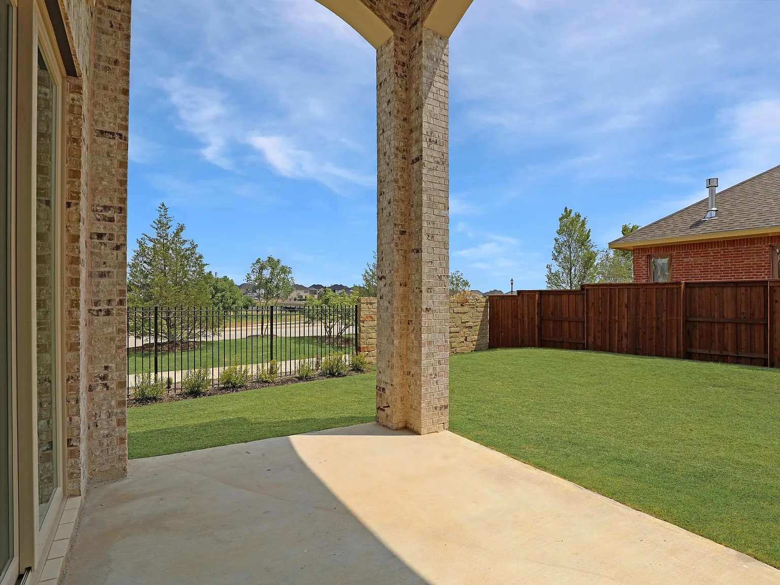4 bed, 4.5 bath, 3491 sqft, $5,300 — Photo 3