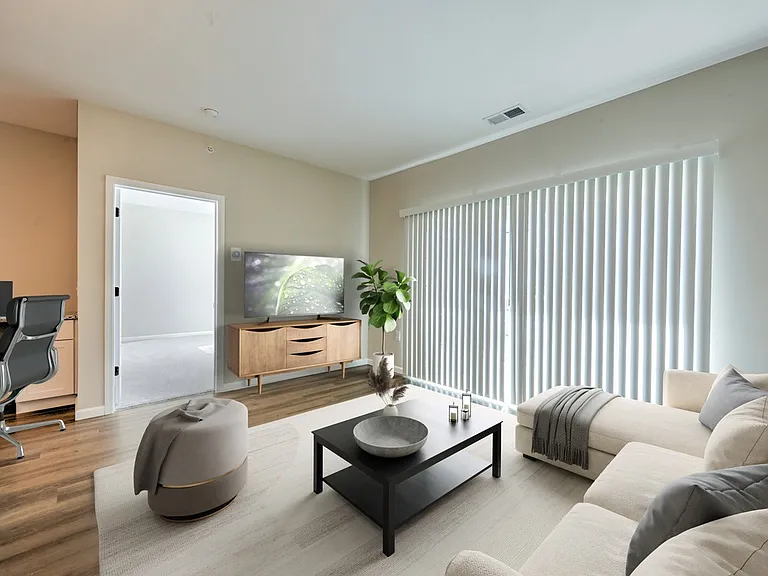 Fairmont Apartments — Photo 4