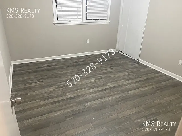 221 Southbrook Dr — Photo 13