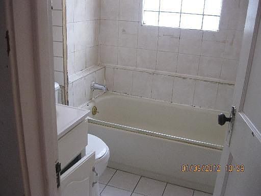 3rd image of 5430 W Drummond Pl