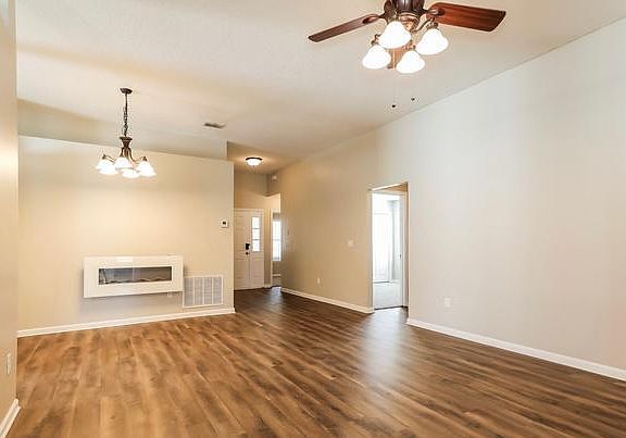 3rd image of 9143 Jennifer Ln