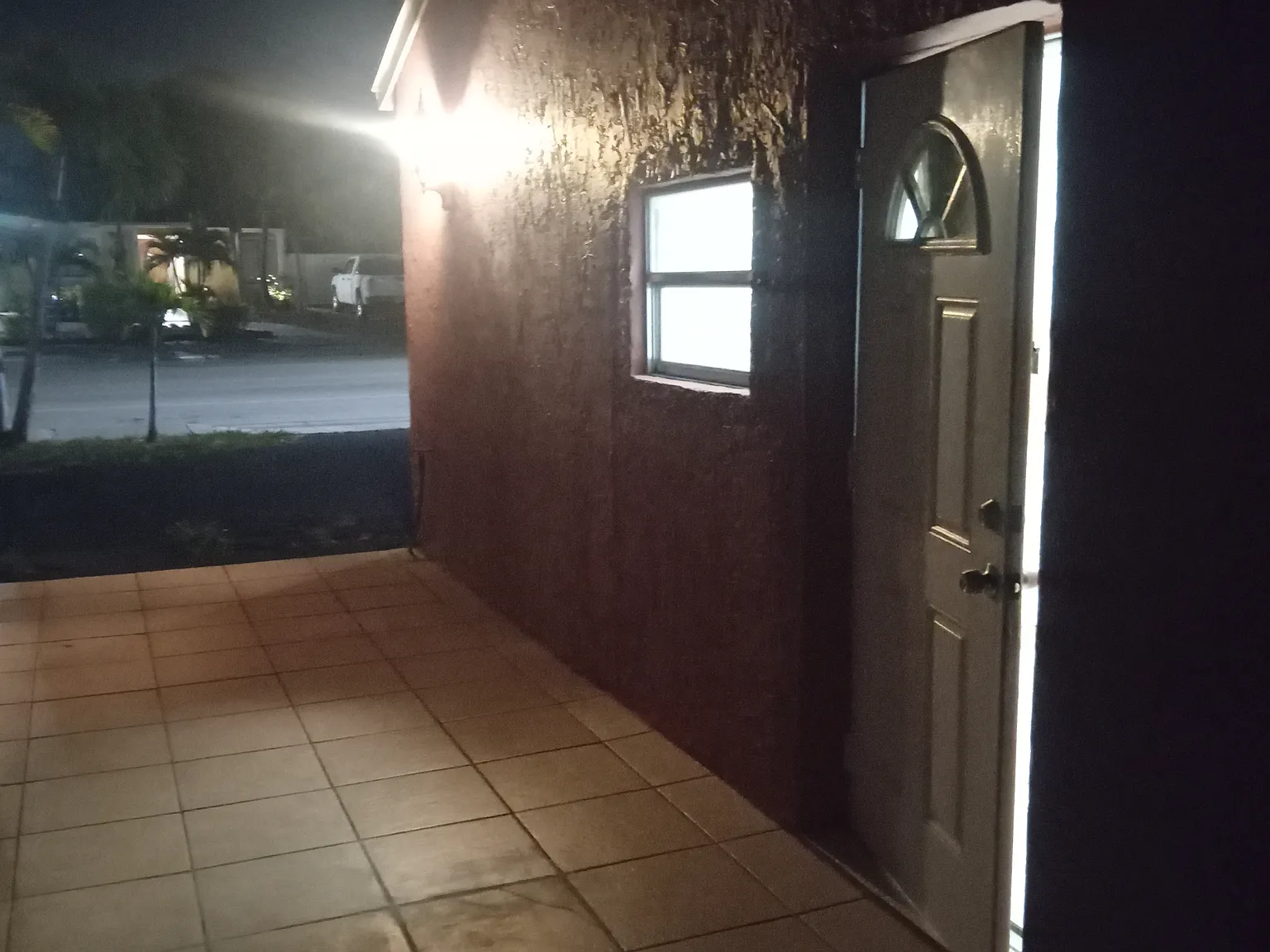 Studio, 1000 sqft, $1,300 — Photo 1