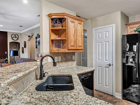 5th image of 318 Amanda Ct