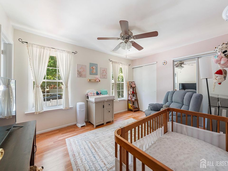 1st image of 35 Byrnes Ln E