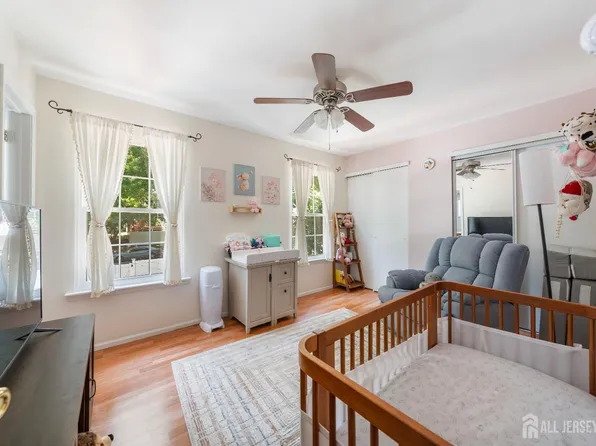 35 Byrnes Ln E, Sayreville, NJ 08872