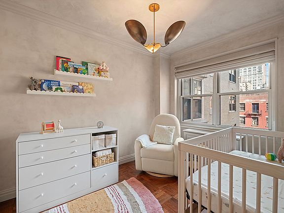 5th image of 20 E 9th St #6X