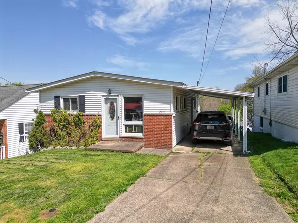 220 N Queens Ct, Huntington, WV 25705