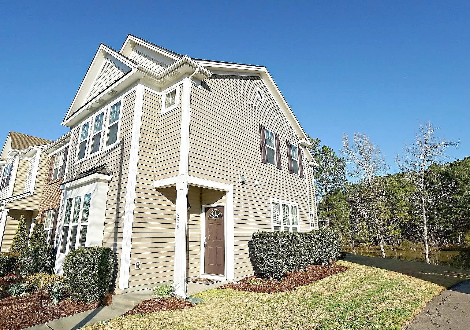 100 Stratford Lakes Dr — Photo 2