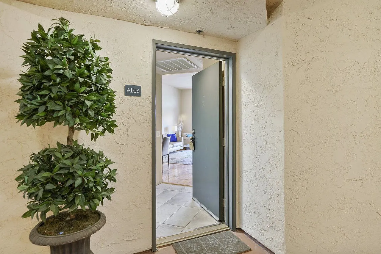 1 bed, 654 sqft, $2,000 — Photo 2