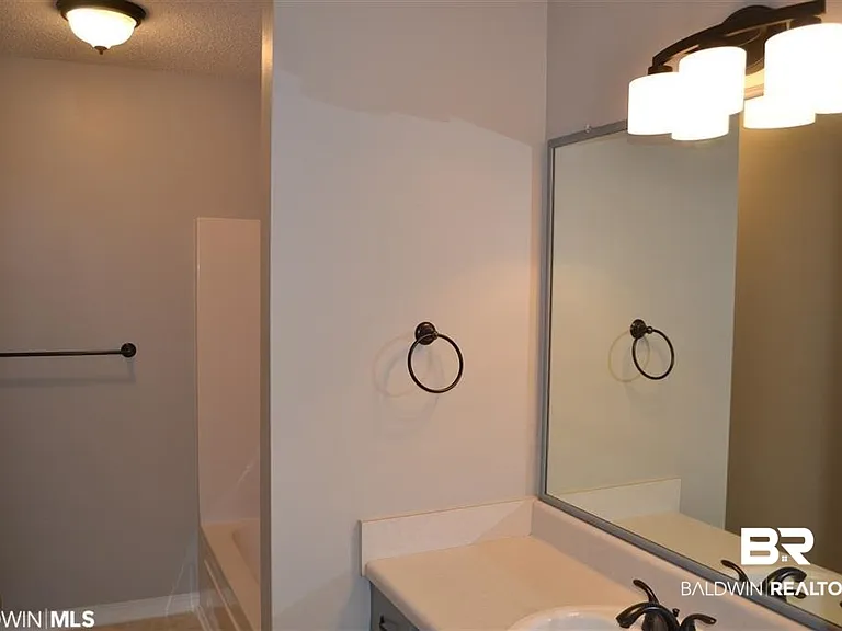 706 Crystal Wells Ct N — Photo 9
