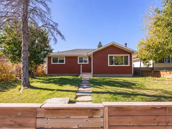 2035 E 47th St SE, Calgary, AB T2B 1L4
