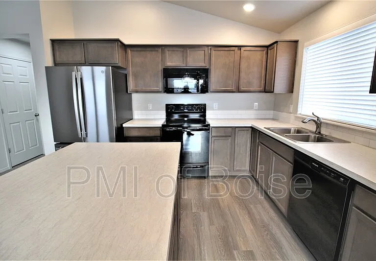 19571 Newhall Pl — Photo 5