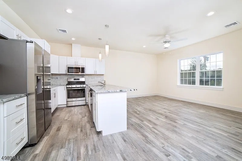 2 bed, 1.0 bath, $2,200 — Photo 4
