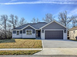 19995 W 221st St, Spring Hill, KS 66083