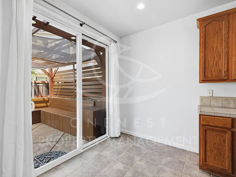1070 Sierra View Cir #3 — Photo 9