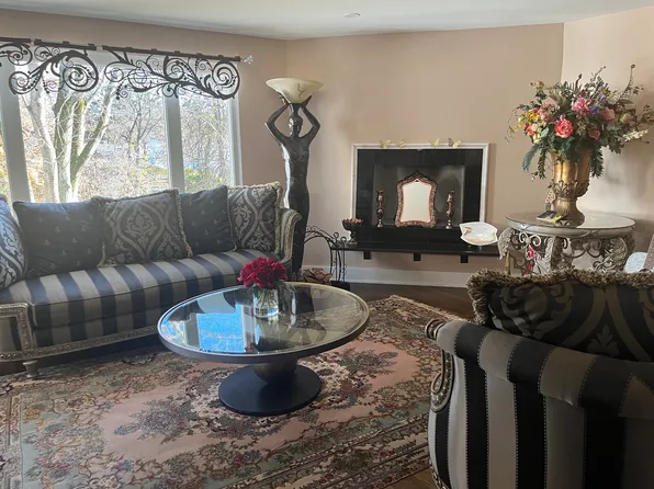 52 Troy Ln Unit 52, Waban, MA 02468