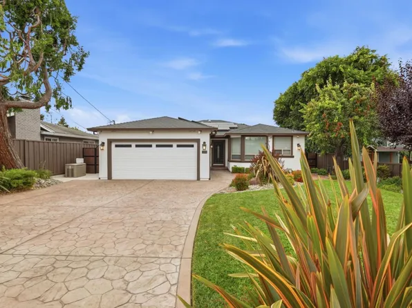 1008 El Toro Dr, Hollister, CA 95023