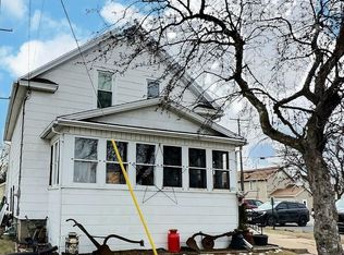 951 W 8th Ave, Oshkosh, WI 54902