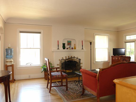 4th image of 1094 Broadway Ave #Lincoln