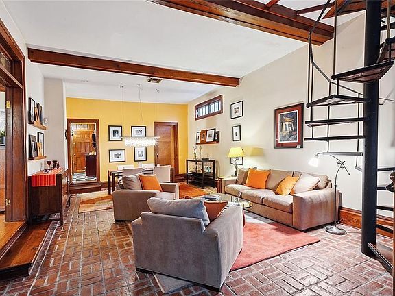 2nd image of 2301 Carondelet St