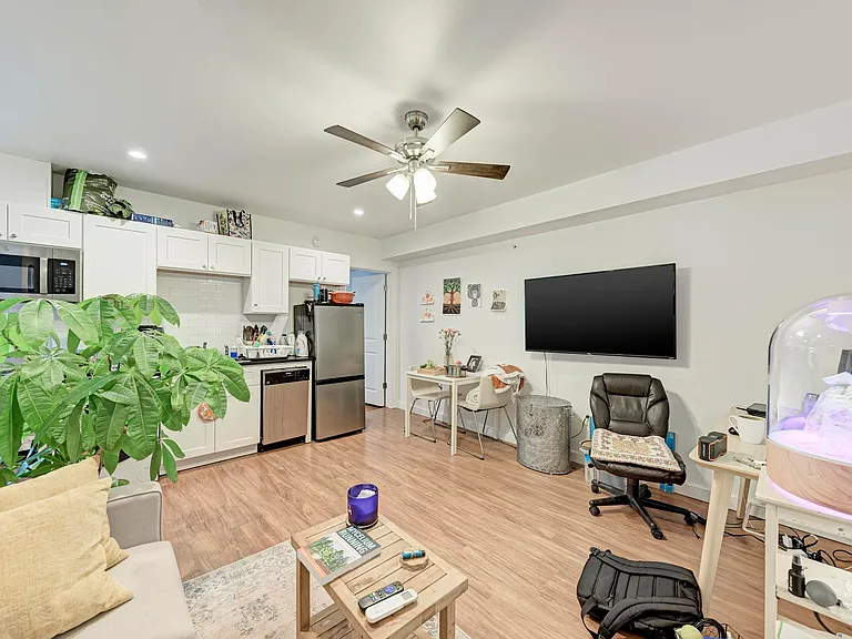 306 E 30th St #102 — Photo 5