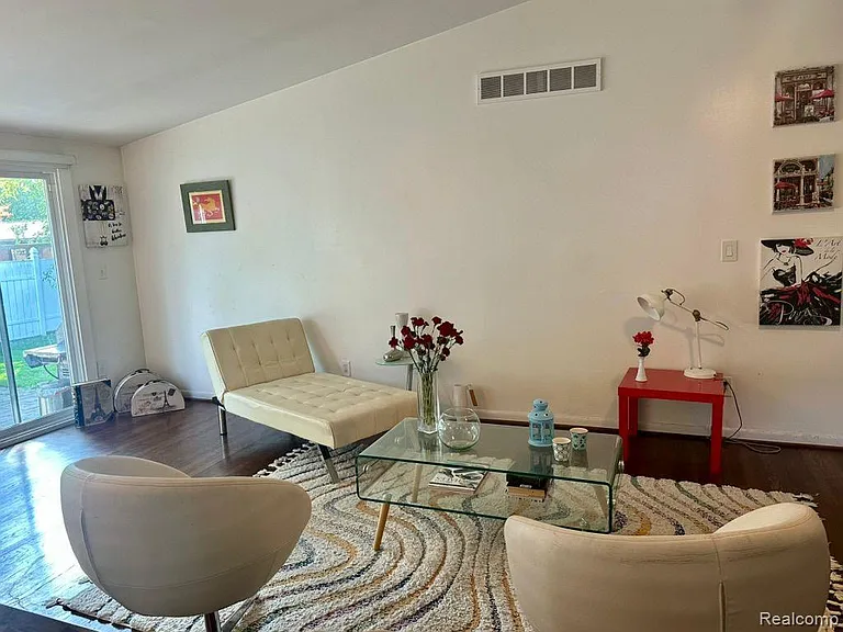 1085 Brooklawn Dr — Photo 5