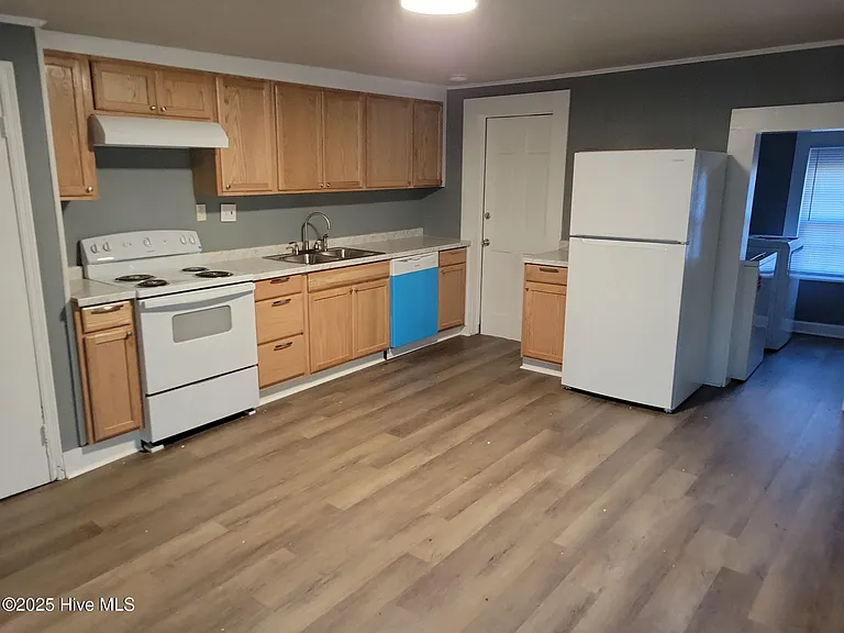 557 Circle Dr — Photo 12