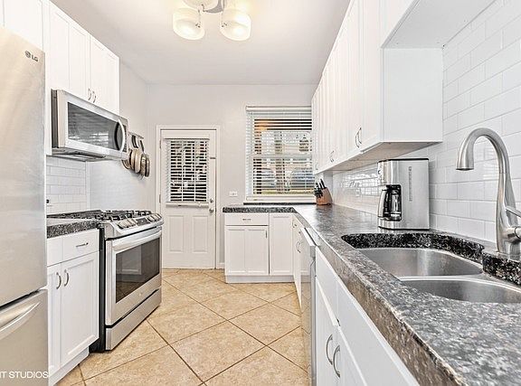 5th image of 843 W Windsor Ave APT 1W