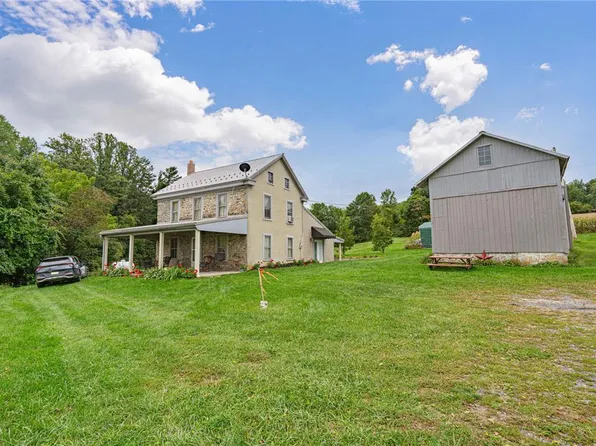 48 Cider Mill Rd, Mertztown, PA 19539
