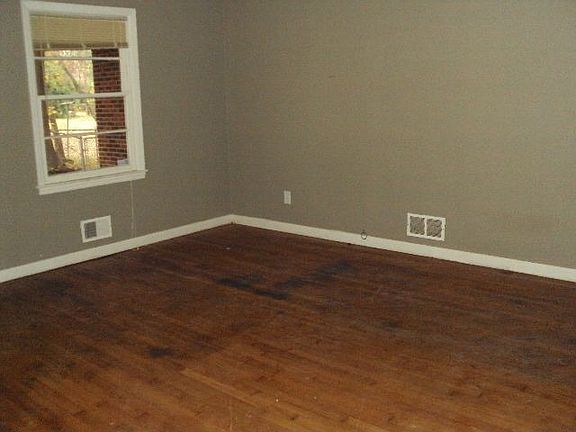 3rd image of 361 Crestview Dr