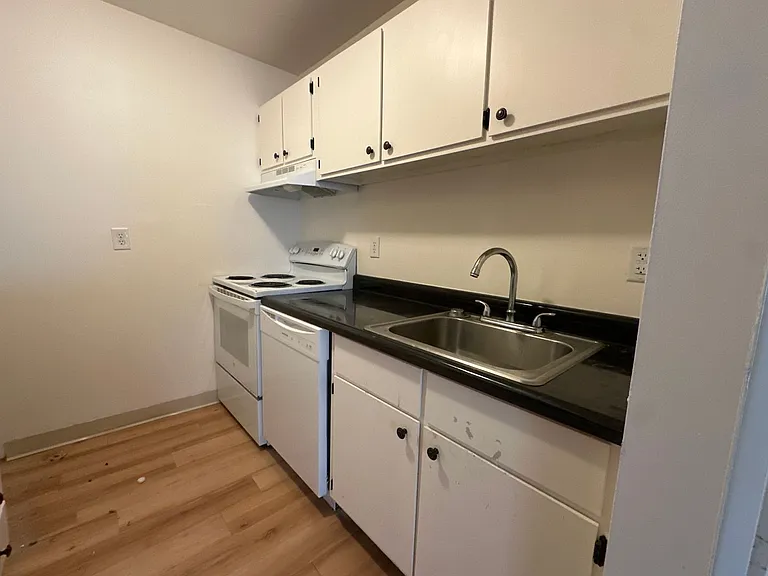 University Park Apartments near Cornell University — Photo 162