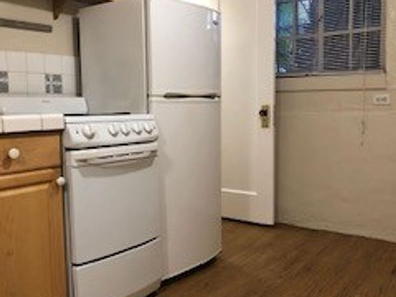 5th image of 595 Merritt Ave APT 20