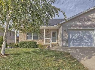 105 Grandview Cir #B, Eureka, IL