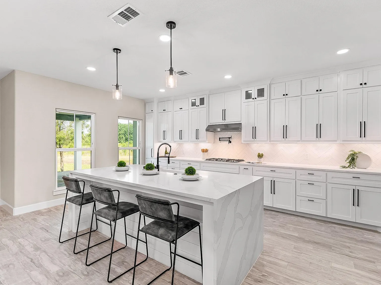 5 bed, 4.5 bath, 4024 sqft, $5,750 — Photo 4