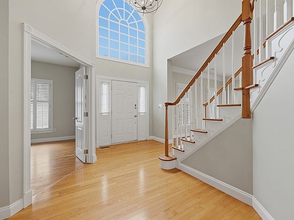 3rd image of 35 Peter St