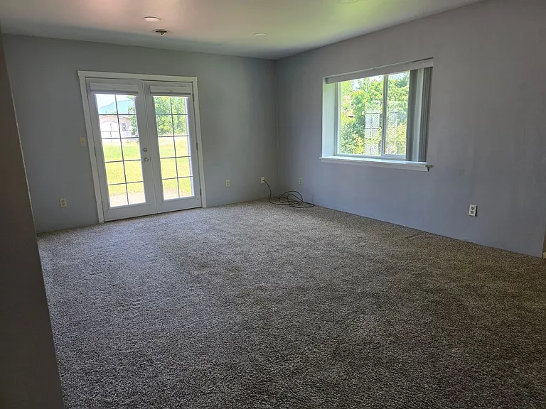 2368 Redwood Ave — Photo 9