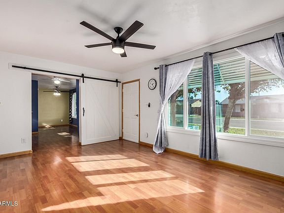 3rd image of 2402 W POINSETTIA Drive